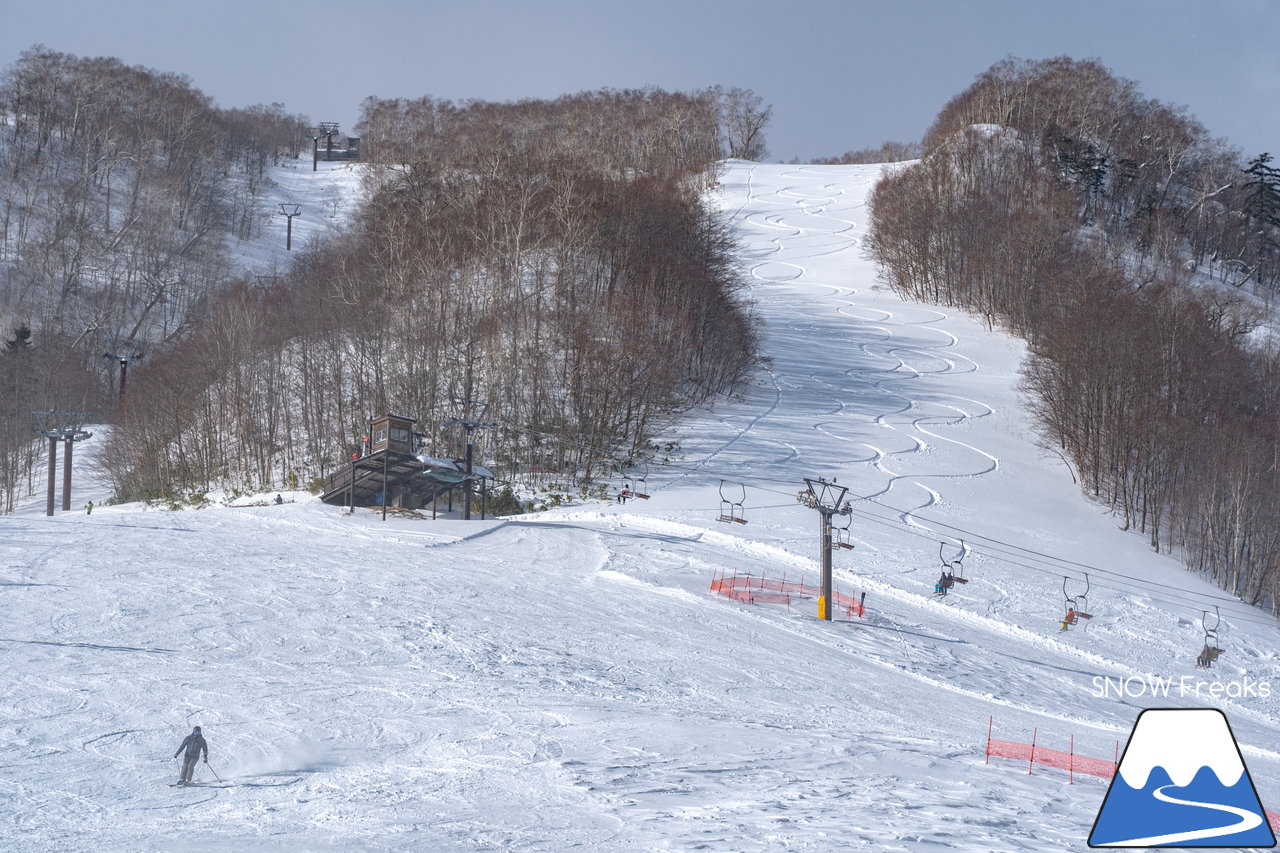 登別カルルス温泉サンライバスキー場｜待望の大雪！シュプールを描けばふわふわの雪煙が漂う、全7コースが滑走可能です(^^)v